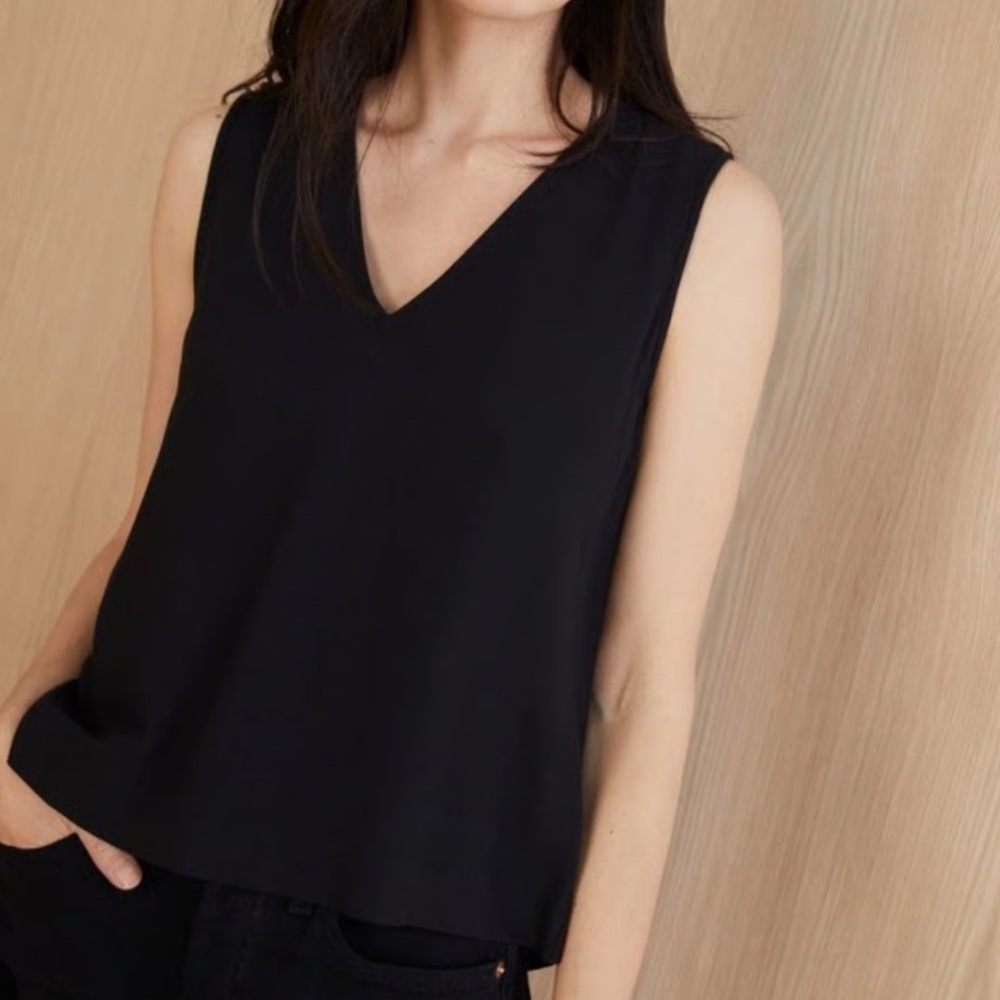 Jenni Kayne Crepe V-Neck Shell Ivory Top Black